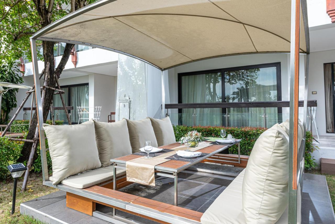 Summit Windmill Golf Suite Hotel At Suvarnabhumi Bangkok Dış mekan fotoğraf A patio set