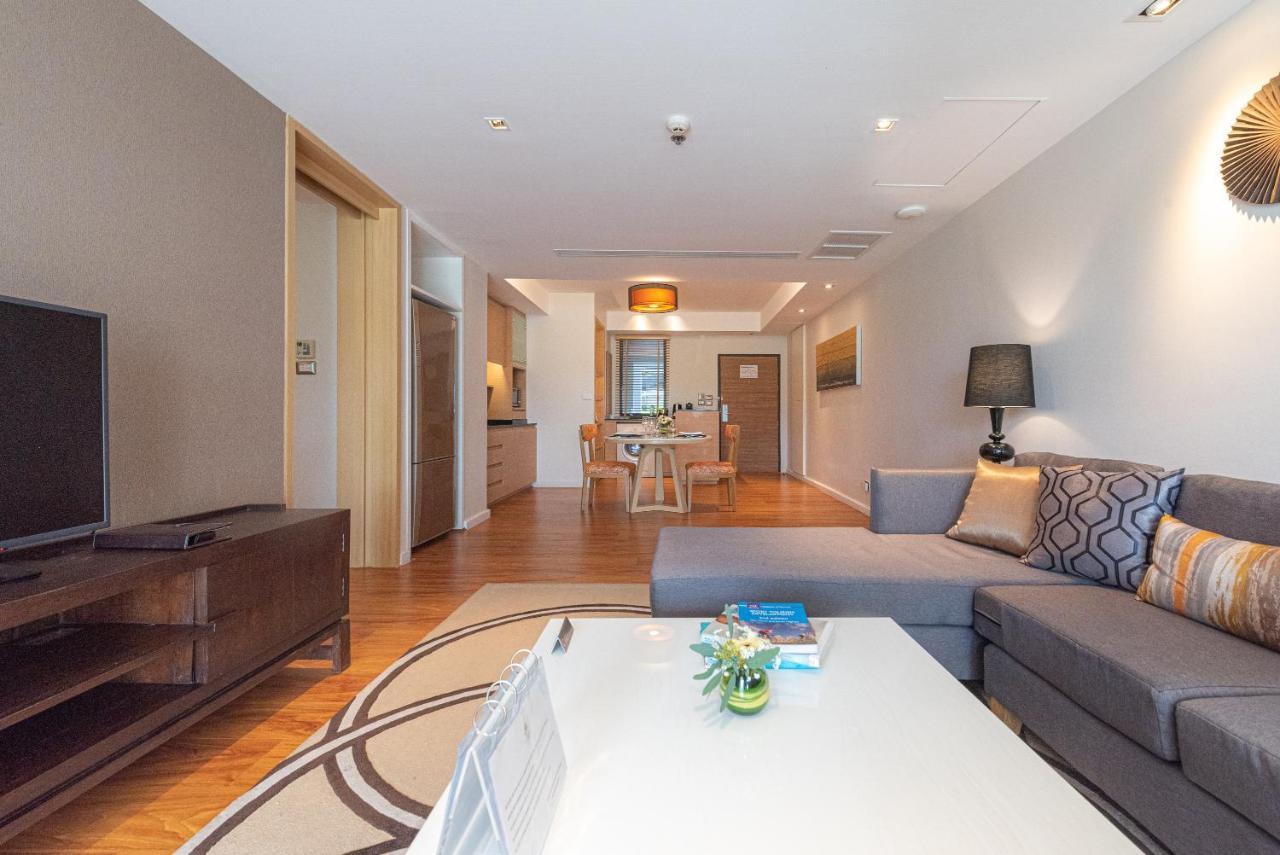 Summit Windmill Golf Suite Hotel At Suvarnabhumi Bangkok Dış mekan fotoğraf A living room in a suite at the hotel