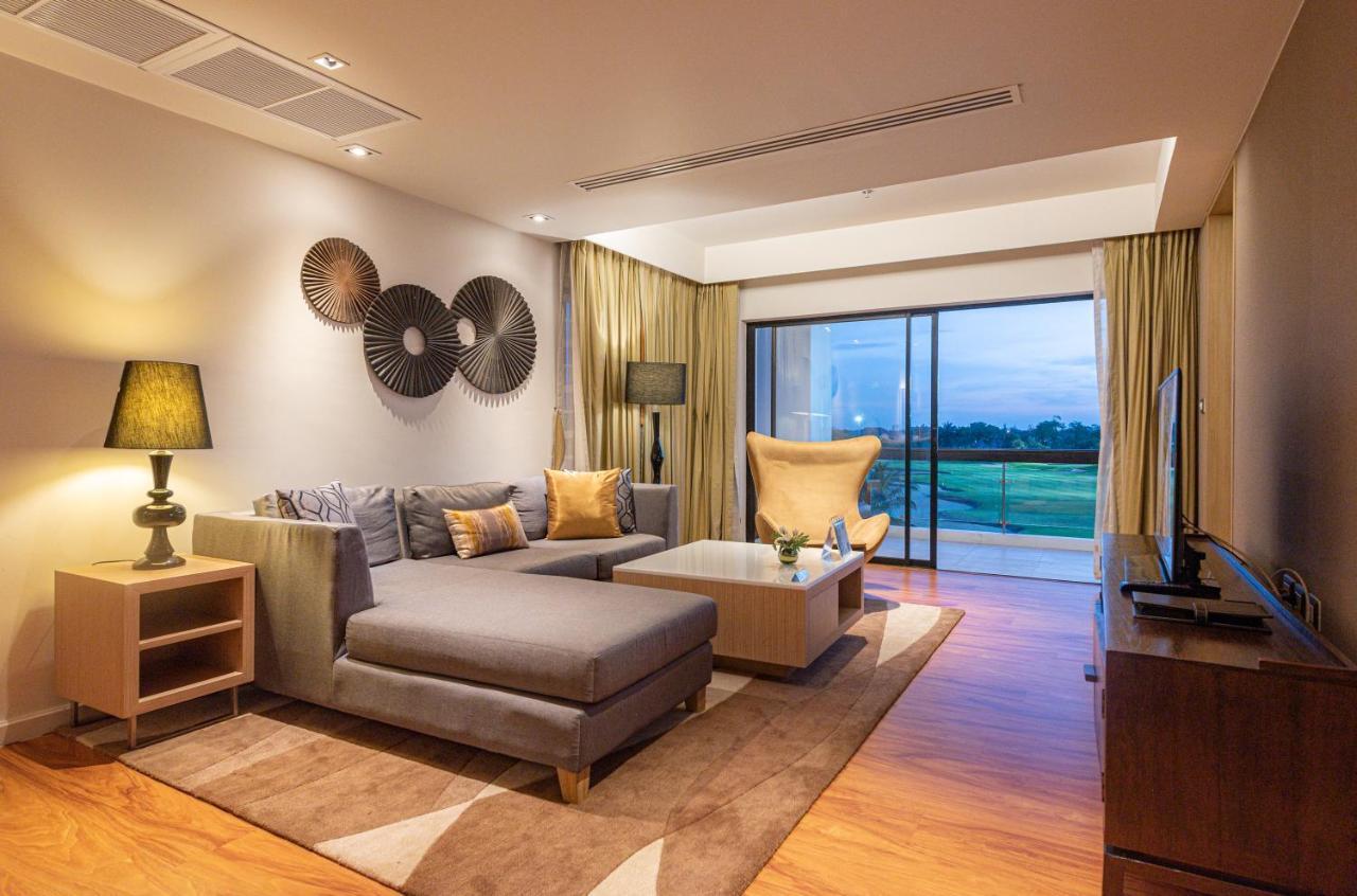 Summit Windmill Golf Suite Hotel At Suvarnabhumi Bangkok Dış mekan fotoğraf Living room