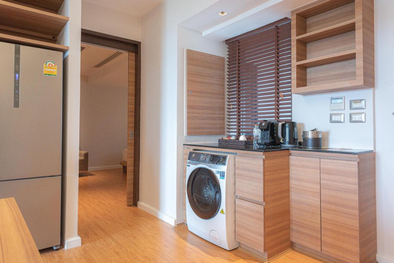 Summit Windmill Golf Suite Hotel At Suvarnabhumi Bangkok Dış mekan fotoğraf A typical kitchen in a serviced apartment