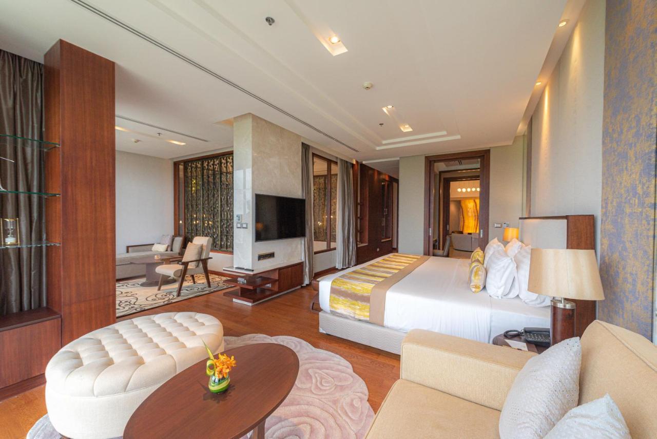 Summit Windmill Golf Suite Hotel At Suvarnabhumi Bangkok Dış mekan fotoğraf Suite at the Taj Bengal