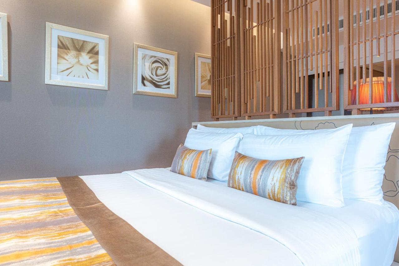 Summit Windmill Golf Suite Hotel At Suvarnabhumi Bangkok Dış mekan fotoğraf Deluxe Room