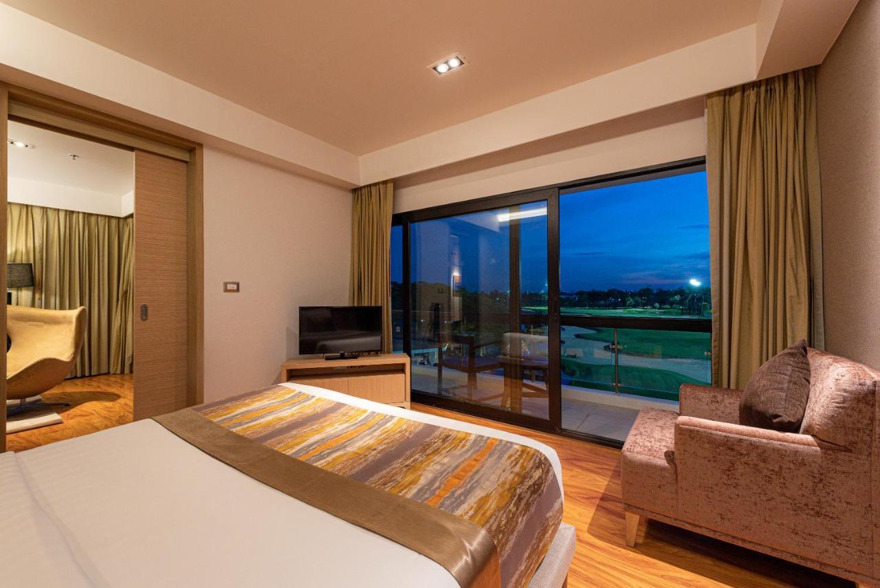 Summit Windmill Golf Suite Hotel At Suvarnabhumi Bangkok Dış mekan fotoğraf A bedroom at the hotel