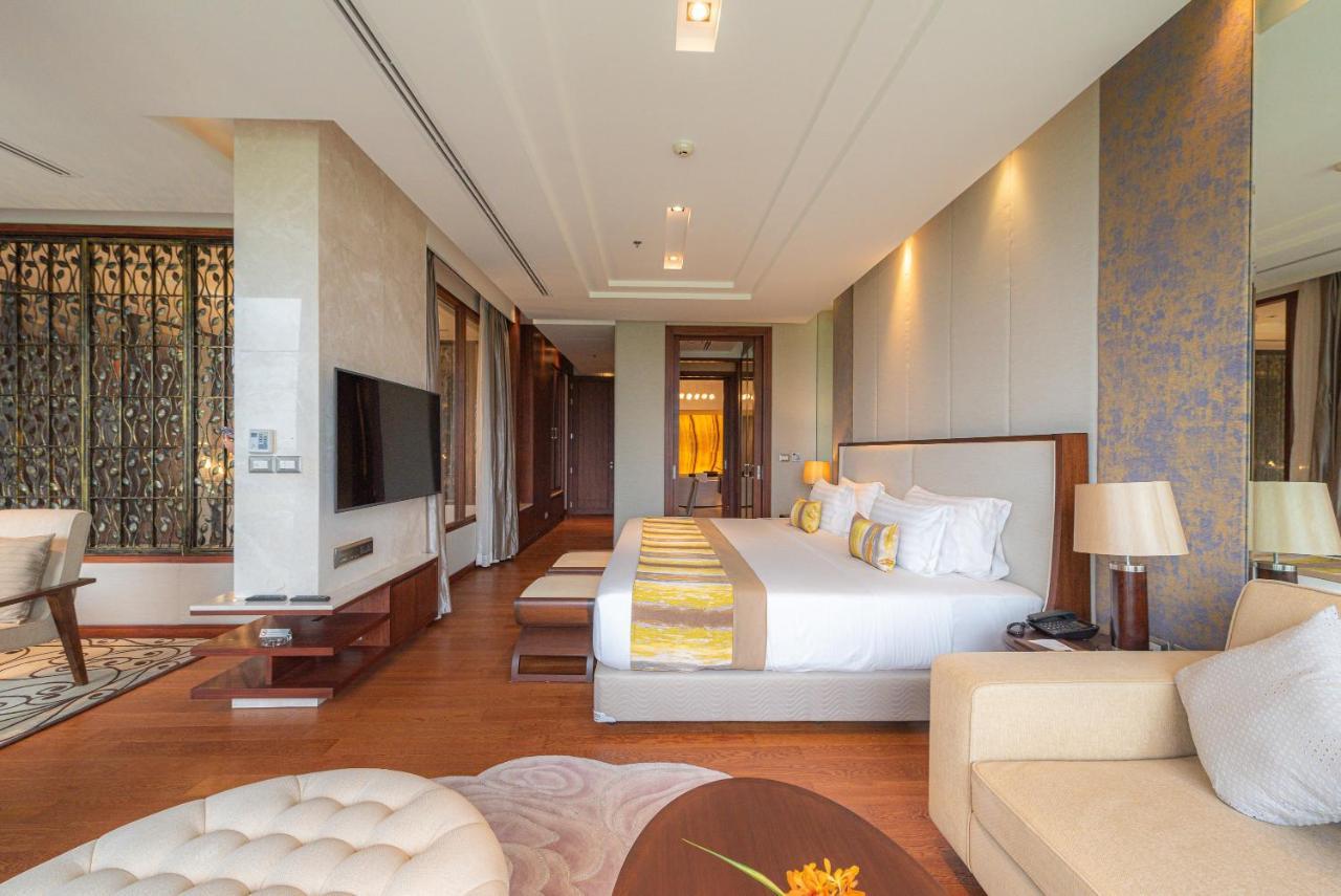 Summit Windmill Golf Suite Hotel At Suvarnabhumi Bangkok Dış mekan fotoğraf A bedroom at the hotel