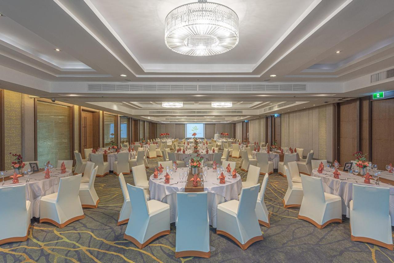Summit Windmill Golf Suite Hotel At Suvarnabhumi Bangkok Dış mekan fotoğraf The Grand Ballroom