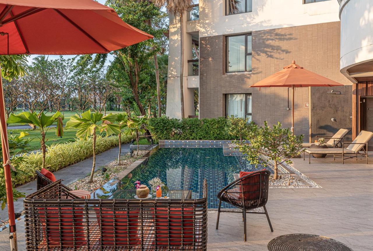 Summit Windmill Golf Suite Hotel At Suvarnabhumi Bangkok Dış mekan fotoğraf The pool at the hotel