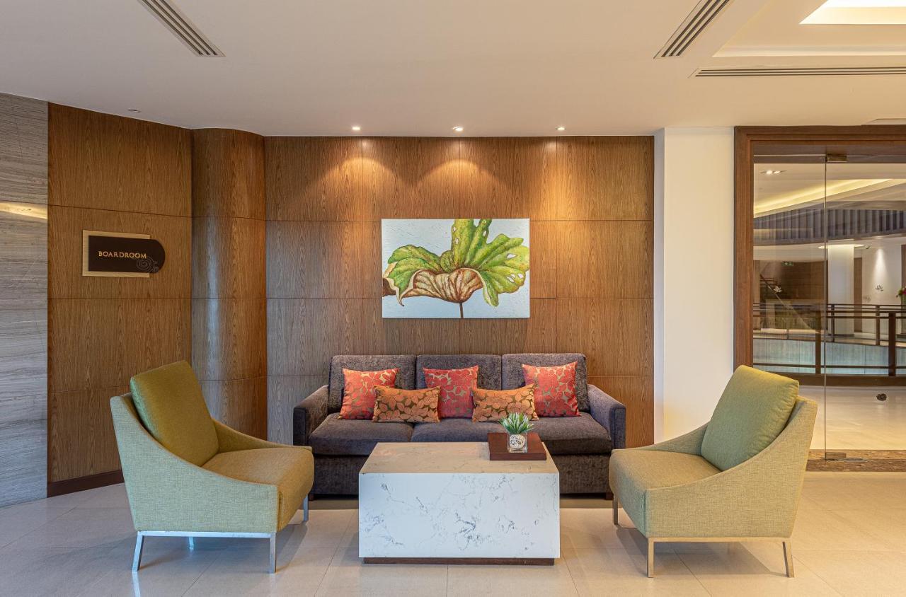 Summit Windmill Golf Suite Hotel At Suvarnabhumi Bangkok Dış mekan fotoğraf The lobby of the hotel