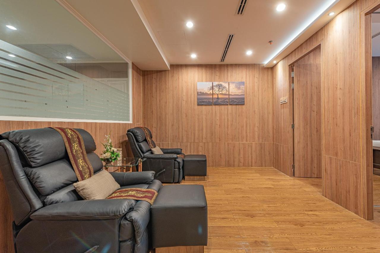 Summit Windmill Golf Suite Hotel At Suvarnabhumi Bangkok Dış mekan fotoğraf The interior of the Thai Airways First Class Lounge at Suvarnabhumi Airport
